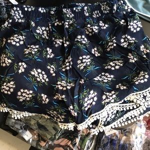 Blue flower print shorts